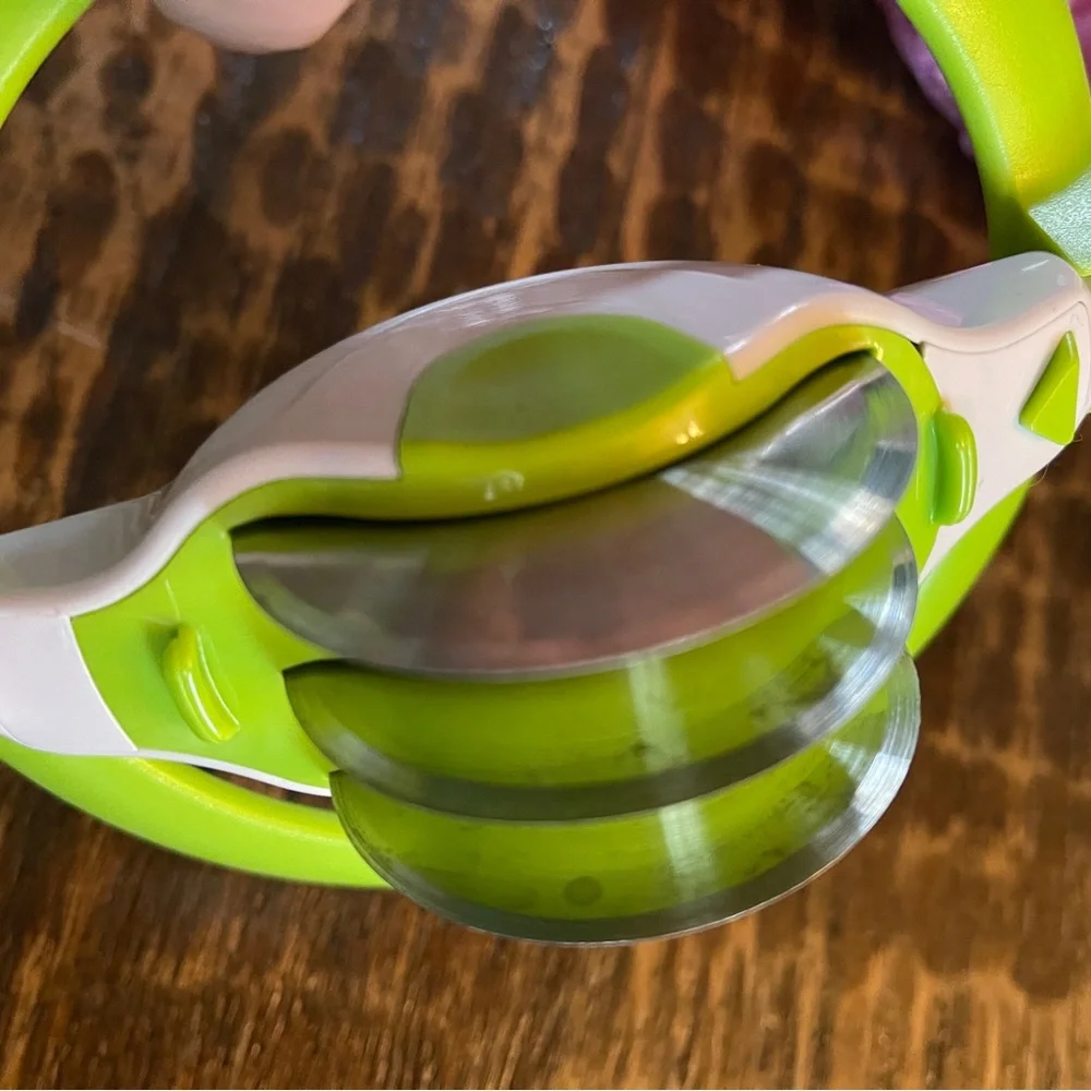 Green and White Rolling Herb Cutter